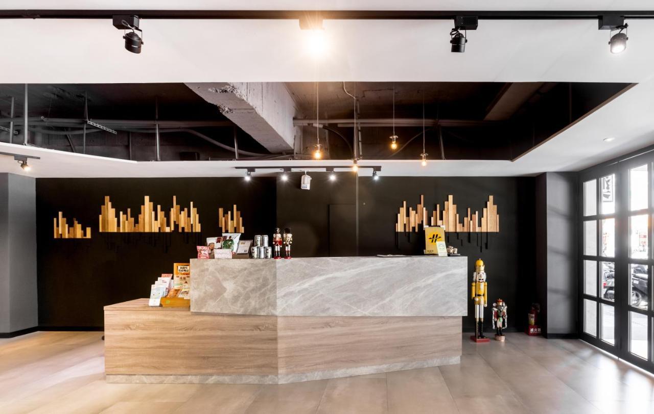 Hotel Brown - Zhongzheng Tainan Luaran gambar