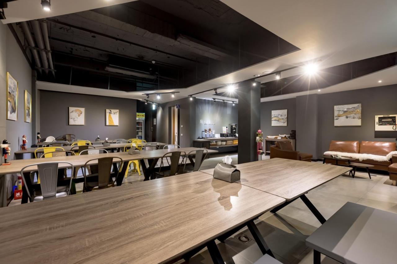 Hotel Brown - Zhongzheng Tainan Luaran gambar