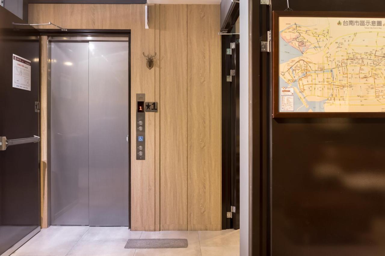 Hotel Brown - Zhongzheng Tainan Luaran gambar