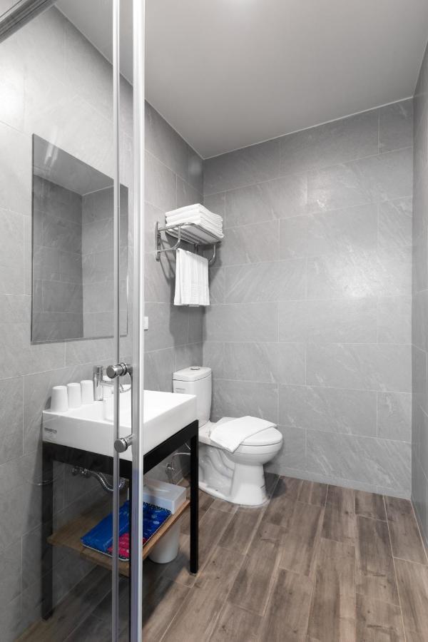 Hotel Brown - Zhongzheng Tainan Luaran gambar