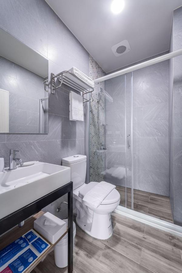 Hotel Brown - Zhongzheng Tainan Luaran gambar